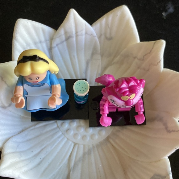 LEGO Retired Disney Series 1 Minifig Mini Figure 71012 - Picture 2 of 3